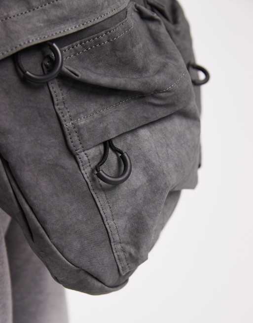 ASOS DESIGN - Borsa a tracolla in tela color grigio antracite multitasche, 3 di 4