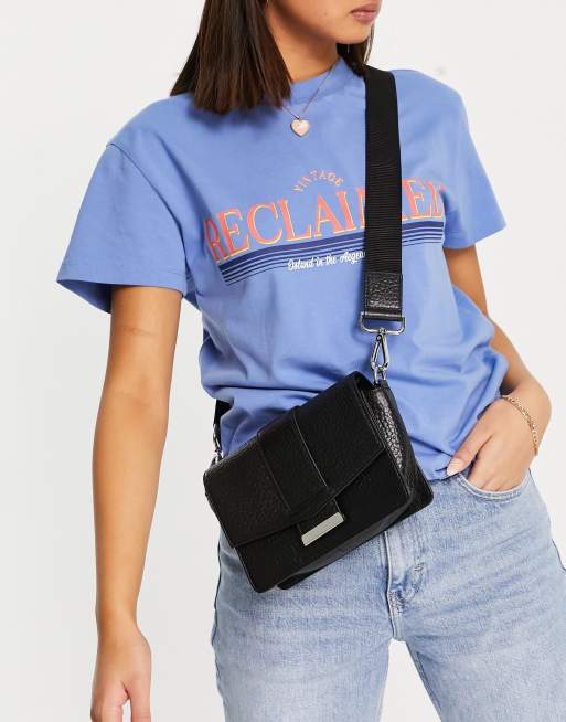 ASOS DESIGN - Borsa a tracolla nera in pelle pieno fiore con tracolla in tessuto