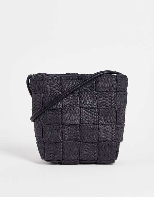ASOS DESIGN - Borsa a tracolla piccola in paglia nera