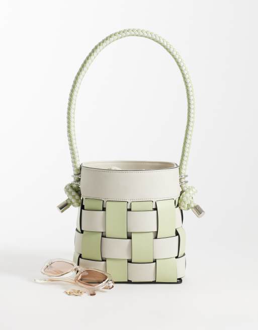 ASOS DESIGN - Borsa da spalla a secchiello intrecciata in due tonalità salvia e crema, 2 di 4