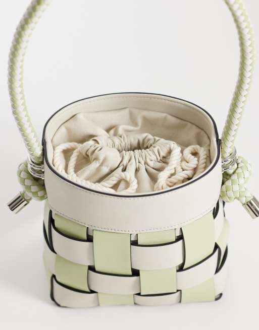 ASOS DESIGN - Borsa da spalla a secchiello intrecciata in due tonalità salvia e crema, 3 di 4