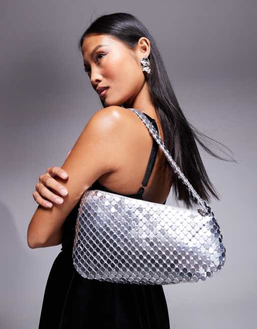 ASOS DESIGN - Borsa da spalla asimmetrica in maglia metallica color argento, 4 di 4