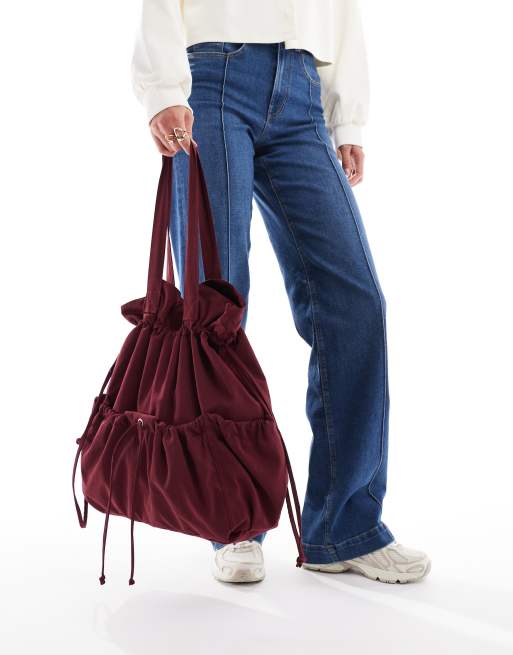 ASOS DESIGN - Borsa shopping in nylon arricciata bordeaux con tasca, 3 di 4