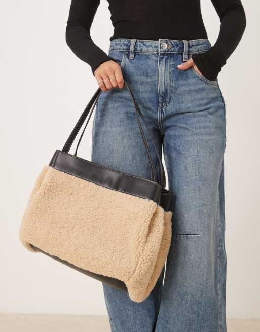 ASOS DESIGN - Borsa shopping in pile borg color avena con pannelli a contrasto, 4 di 4