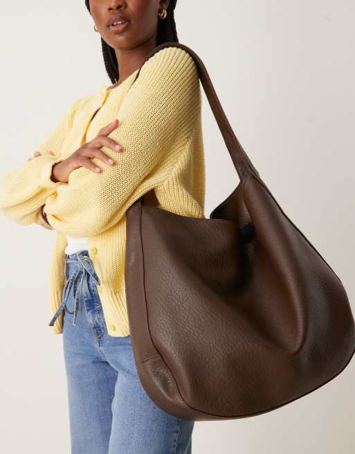 ASOS DESIGN - Borsa shopping oversize arrotondata color cioccolato effetto martellato