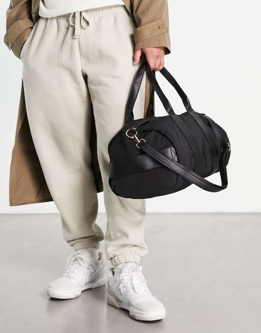 ASOS DESIGN - Borsone da weekend morbido nero con tracolla removibile