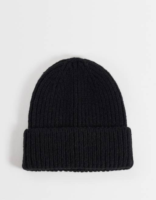 ASOS DESIGN borstad stickad mössa i svart, 3 av 3