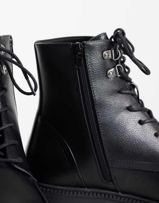 ASOS DESIGN bottes à lacets style tablier avec détails randonneur en noir, 4 de 5