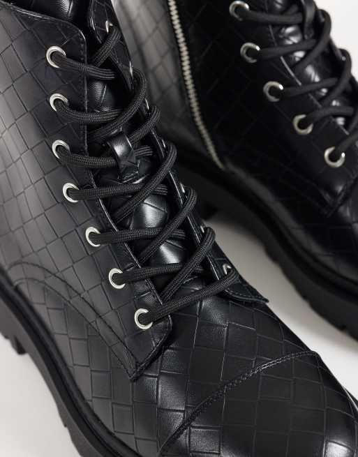 ASOS DESIGN bottines à lacets avec bout renforcé et semelle crantée en noir embossé, 4 de 5