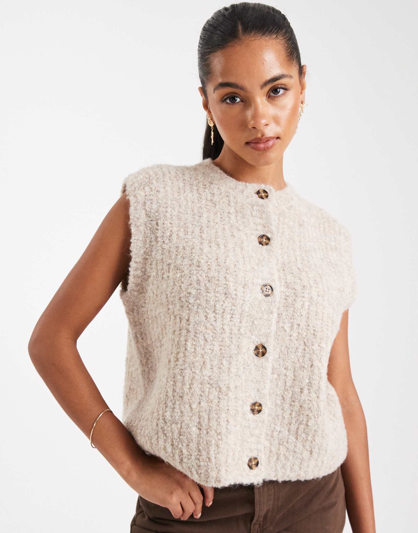 Облегающий жилет из букле от ASOS DESIGN цвета маршмеллоу
