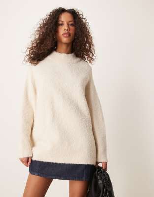 Thumbnail - ASOS DESIGN - Bouclé-Pullover in Cremeweiß mit Rundhalsausschnitt und Oversize-Schnitt