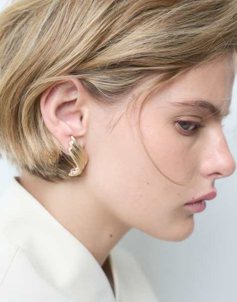 ASOS DESIGN boucles d'oreilles à clous au design incurvé finition dorée brossée - view 1
