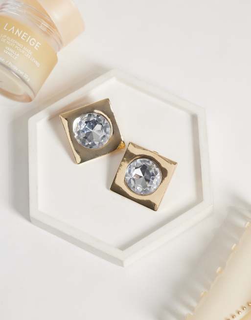 ASOS DESIGN boucles d'oreilles à clous avec motif carré en cristal finition dorée, 2 de 4