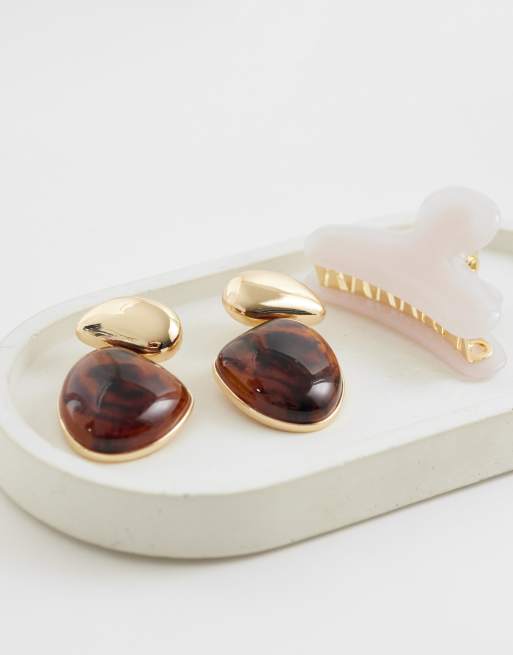 ASOS DESIGN boucles d'oreilles à clous avec petit pendentif forme fondue effet écaille de tortue ton doré, 2 de 4