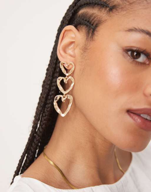 ASOS DESIGN - Boucles d'oreilles à pendant triple cœurs - Doré