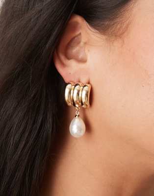 ASOS DESIGN - Boucles d'oreilles à trois rangs avec pendentif perle fantaisie - Doré