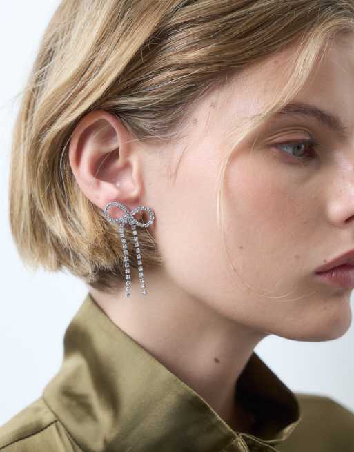 ASOS DESIGN boucles d’oreilles clous à motif nœud en cristal, ton argenté, 2 de 4