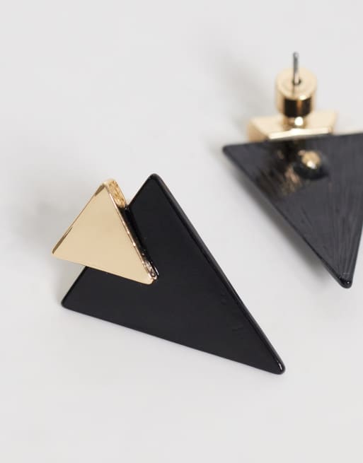 ASOS DESIGN boucles d'oreilles clous au design triangulaire en résine noire, 2 de 4