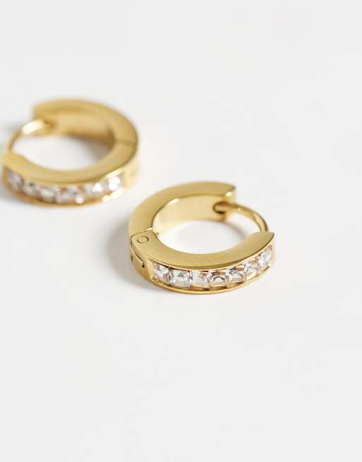 ASOS DESIGN boucles d'oreilles créoles huggie en acier inoxydable imperméable avec pierres en cristal doré, 3 de 4