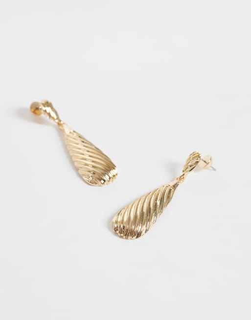 ASOS DESIGN boucles d'oreilles pendantes à design rainuré style vintage doré, 3 de 5