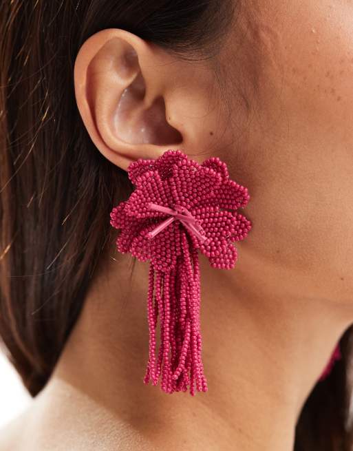 ASOS DESIGN - Boucles d'oreilles pendantes avec fleurs en perles - Rose vif