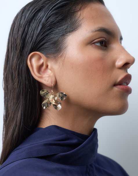 ASOS DESIGN - Boucles d'oreilles pendantes effet martelé avec pampilles fleuries - Doré - view 1