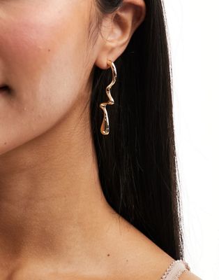 ASOS DESIGN drop earrings with molten wiggle detail in gold tone - ASOS Price Checker