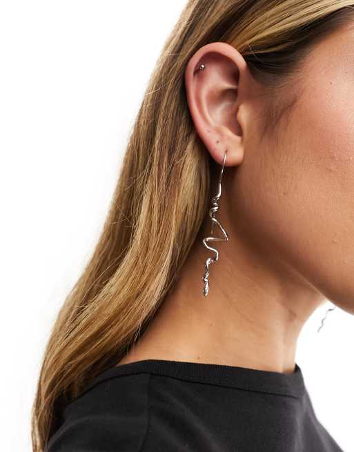 ASOS DESIGN - Boucles d'oreilles traversantes texturées forme ondulée abstraite - Argenté