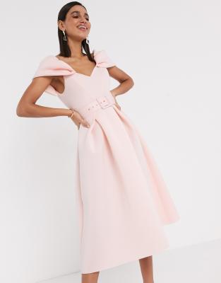 Light pink midi dress with outlet sleeves