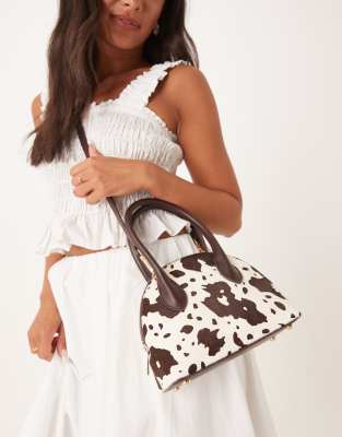ASOS DESIGN - Bowler-Tasche aus Leder in Ponyfell- und Kuhfelloptik mit Tragegriff und abnehmbarem Umhängeriemen-Bunt
