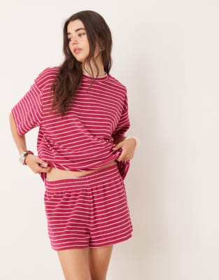 ASOS DESIGN - Boxershorts aus Frottee in gestreiftem Rosa, Kombiteil