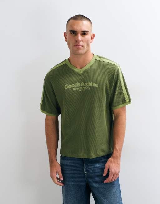 ASOS DESIGN boxig avslappnad t-shirt med v-ringning och texttryck i grön våffelstruktur, 2 av 5