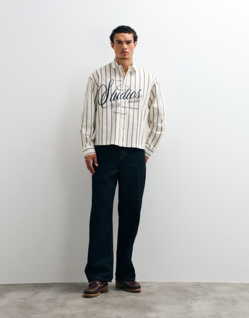 ASOS DESIGN boxig oversize-randig skjorta med grafiskt tryck framtill i benvit, 2 av 5