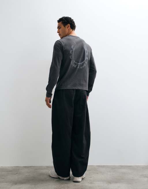 ASOS DESIGN boxig regular tvättad långärmad topp med hästskotryck i kolgrå, 5 av 5