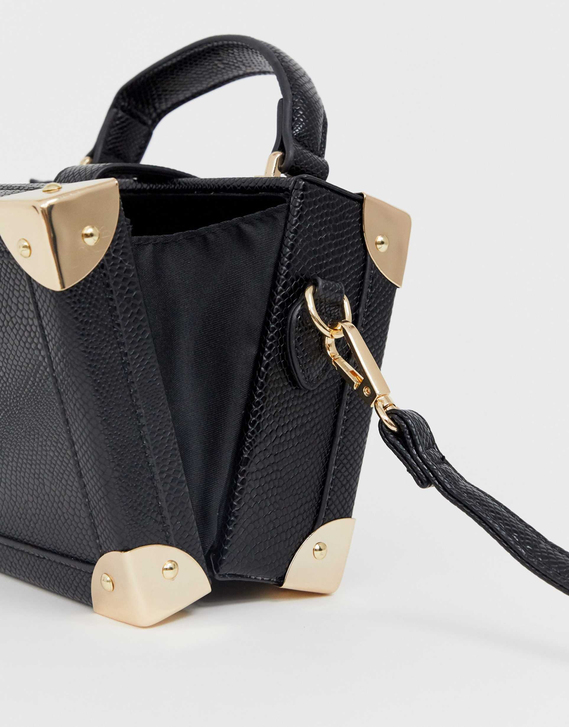 Жесткая сумочка. Сумка dkny 2021. Сумка а4 женская деловая. Dkny new york сумка. Сумка с буквой b.