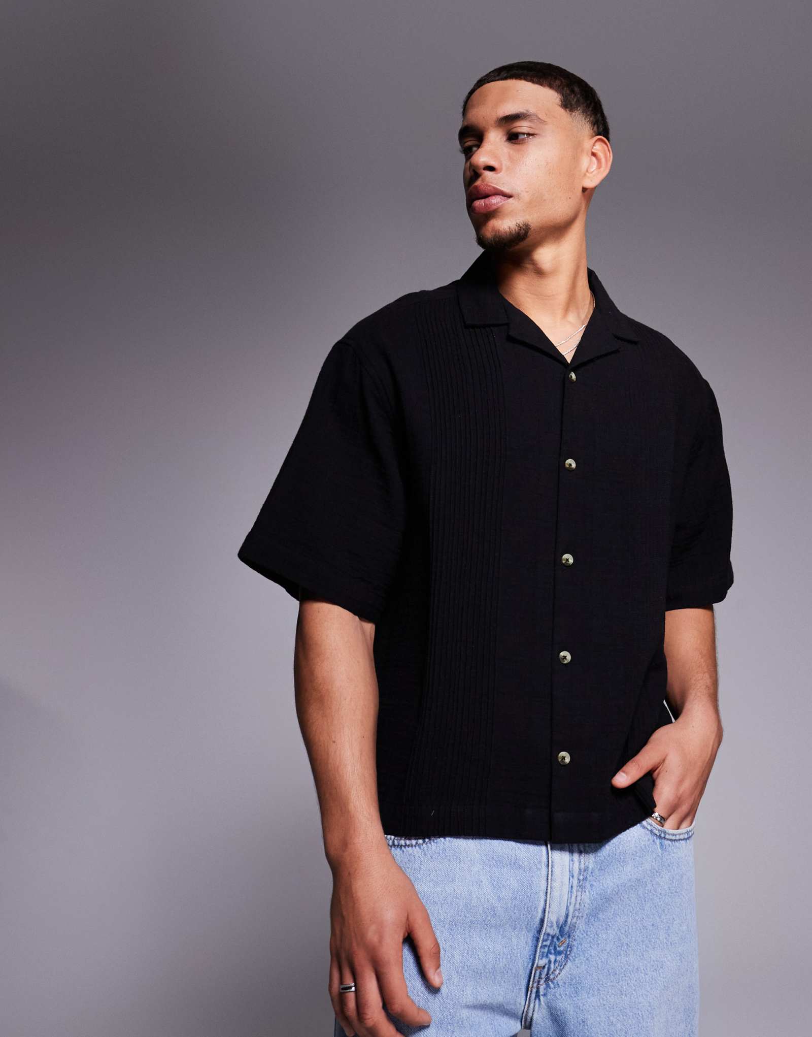 ДИЗАЙНЕРСКАЯ рубашка ASOS с квадратным воротником-стойкой и защипами черного цвета