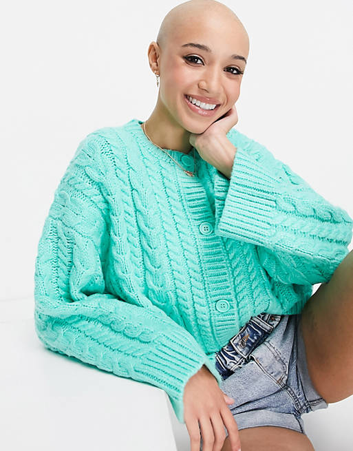 Women boxy cardigan in cable stitch in green 