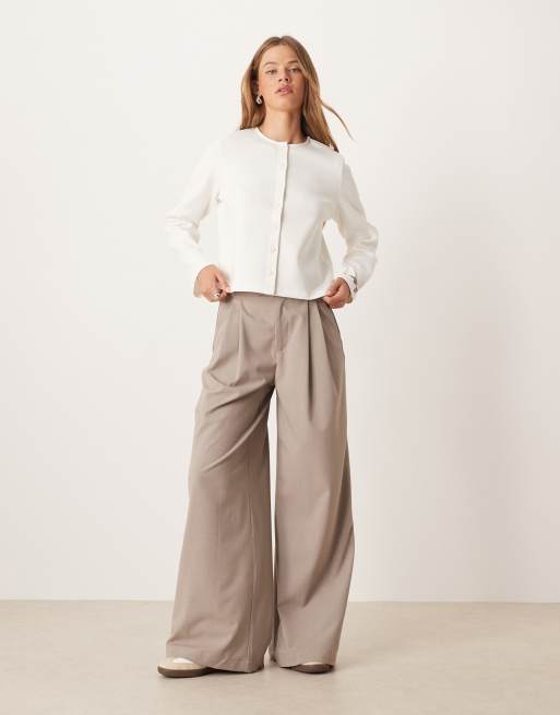 ASOS DESIGN – Boxy Fit Oberteil in Elfenbein aus Interlock mit Knopfleiste und Schulterpolstern, 2 von 4