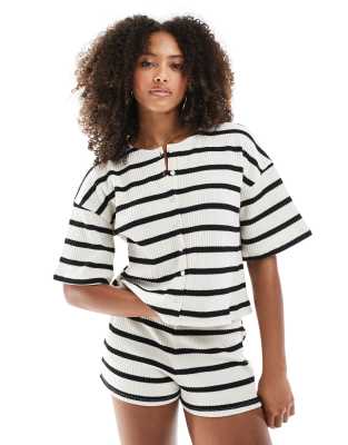 ASOS DESIGN - Boxy Fit Oversize-Hemd in Elfenbein mit Streifen und Cut-and-Sew-Design, Kombiteil-Weiß