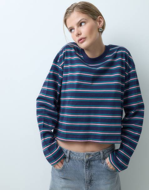ASOS DESIGN boxy geschnittenes Cropped-T-Shirt mit langen Ärmeln und Streifen in Marineblau und Petrol - view 1