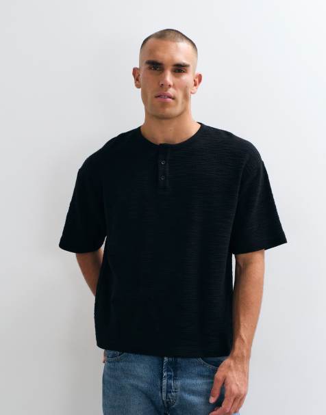 ASOS DESIGN boxy Oversize-T-Shirt mit Henley-Ausschnitt in schwarzer Struktur - view 1