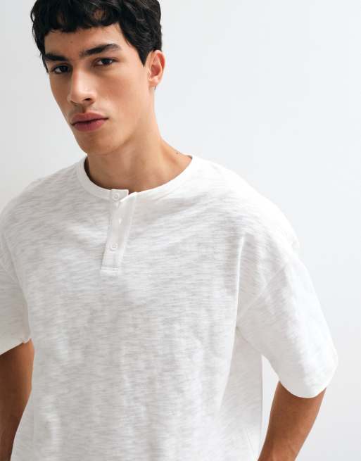 ASOS DESIGN boxy oversize T-shirt z henley i neutralną teksturą boucle, 5 z 5