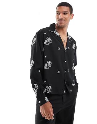 ASOS DESIGN ASOS DESIGN boxy oversized deep revere shirt with snake print in black