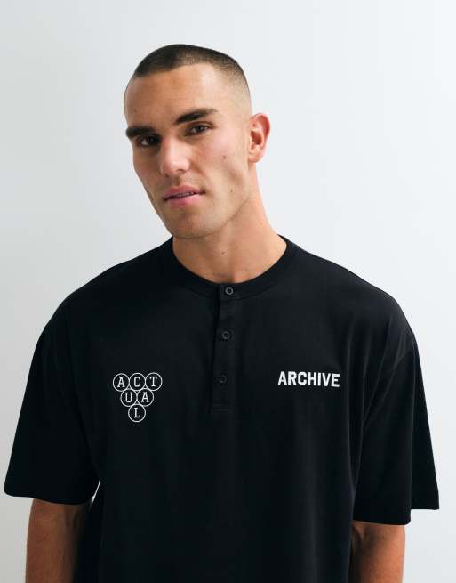 ASOS DESIGN boxy oversized henley T-shirt med tekstgrafik i sort, 3 af 5