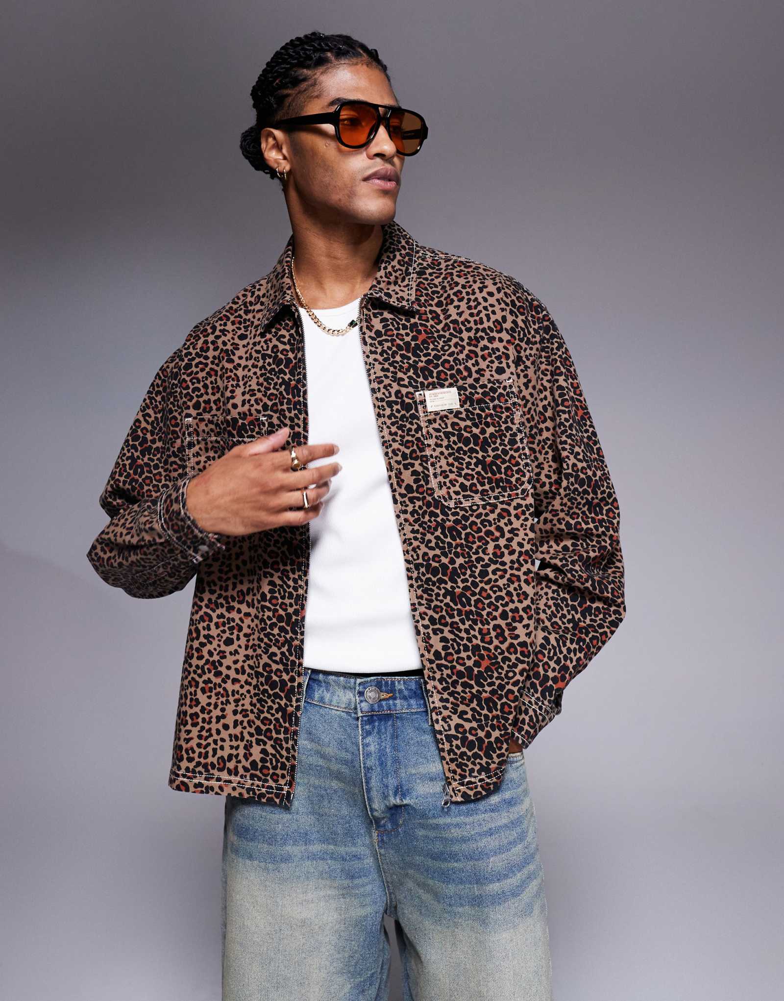 ДИЗАЙНЕРСКАЯ коричневая рубашка свободного кроя с леопардовым принтом ASOS DESIGN