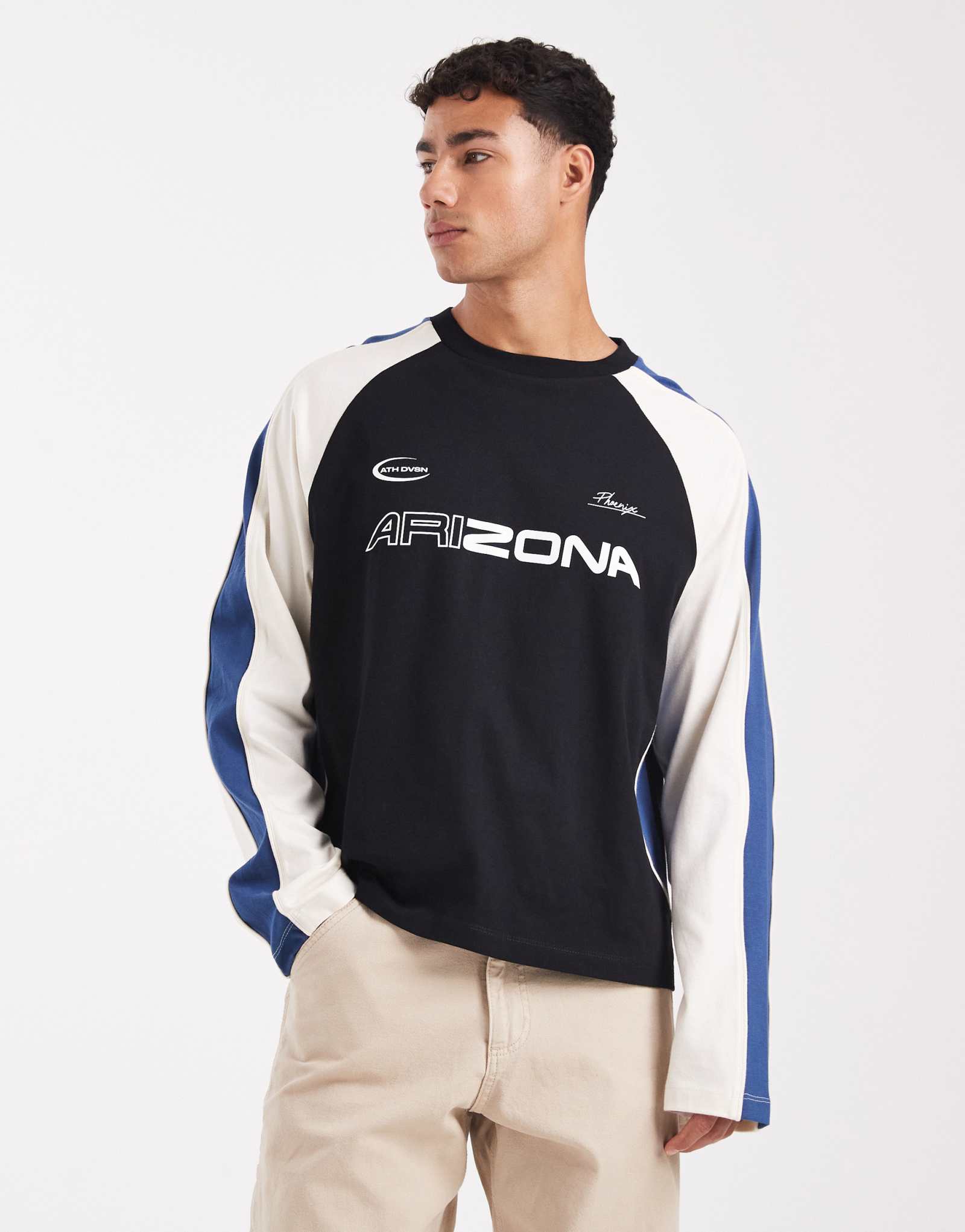 ДИЗАЙНЕРСКАЯ футболка свободного кроя с длинным рукавом оверсайз от ASOS DESIGN черного цвета с отделкой по крою и шву и спортивной графикой