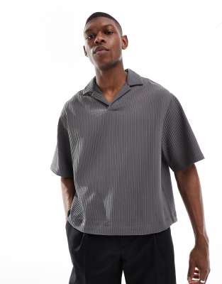 boxy oversized overhead plisse shirt in charcoal-Gray