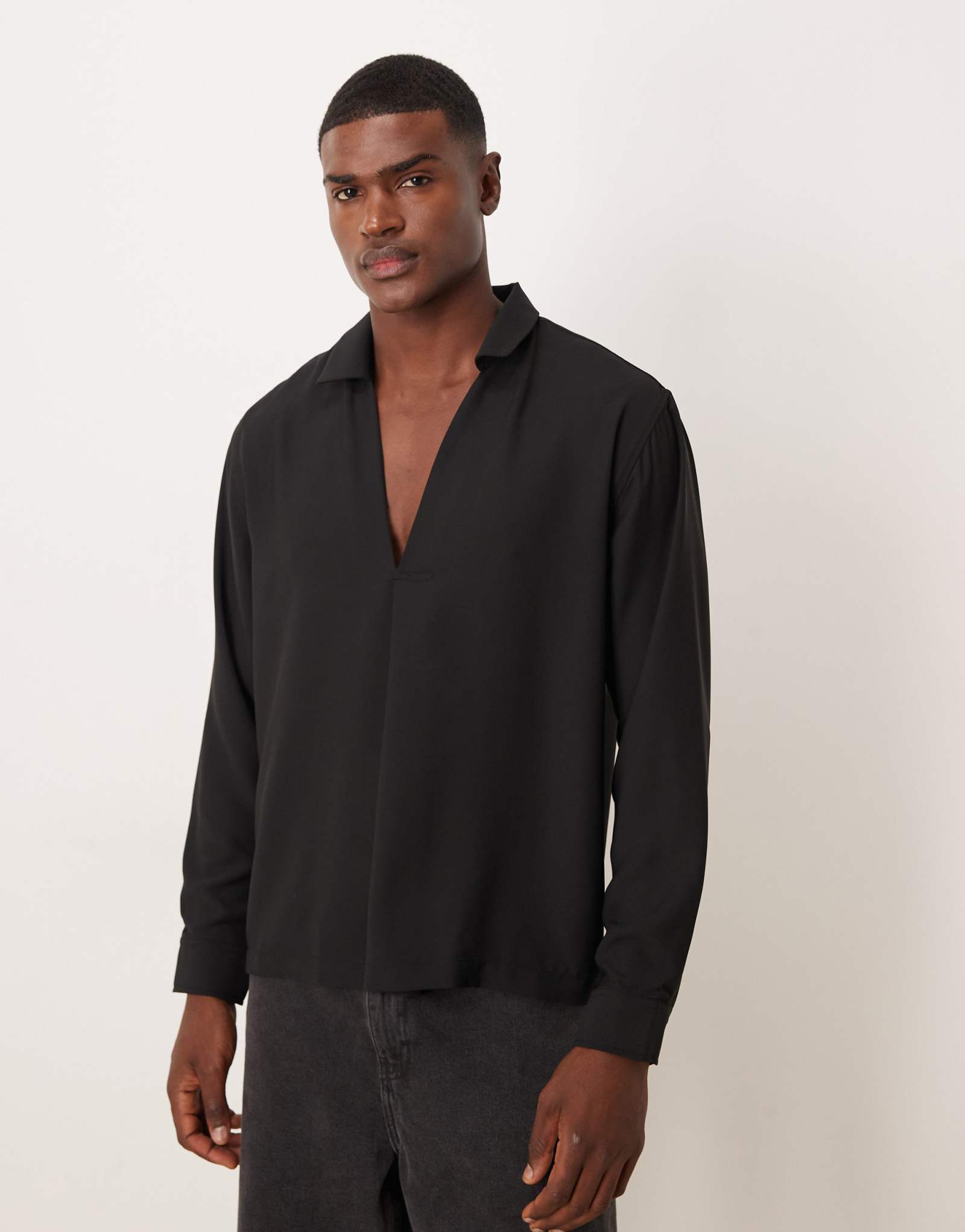 ДИЗАЙНЕРСКАЯ атласная рубашка ASOS свободного кроя оверсайз черного цвета