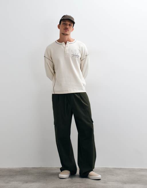 ASOS DESIGN boxy oversized T-shirt med henley og print i cream waffle, 4 af 5