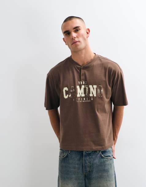 ASOS DESIGN boxy oversized T-shirt med tekst og henley-hals i vasket brun - view 1